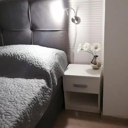 Lanterna Apartman *