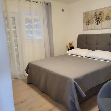 Apartments Lanterna Razanac
