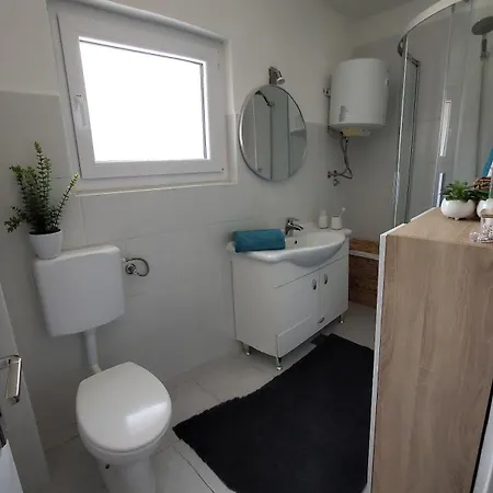 Lanterna Apartment *